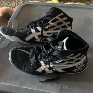 ASICS youth wrestling shoes 6.5
